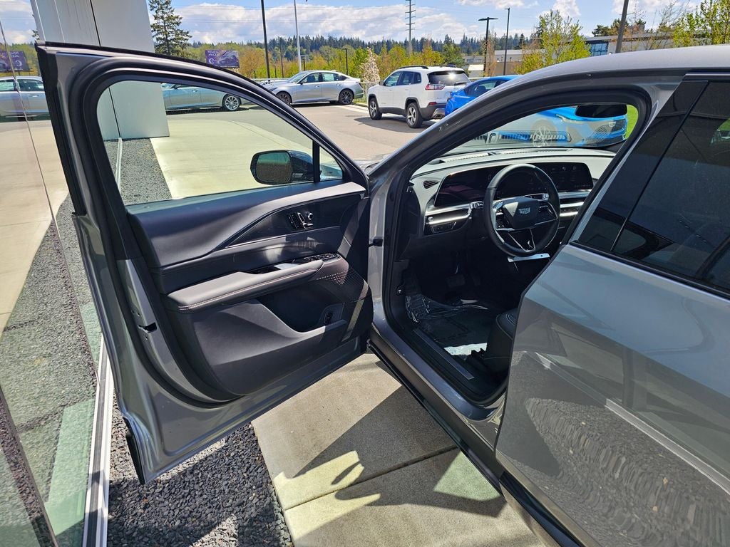 2025 Cadillac LYRIQ Sport