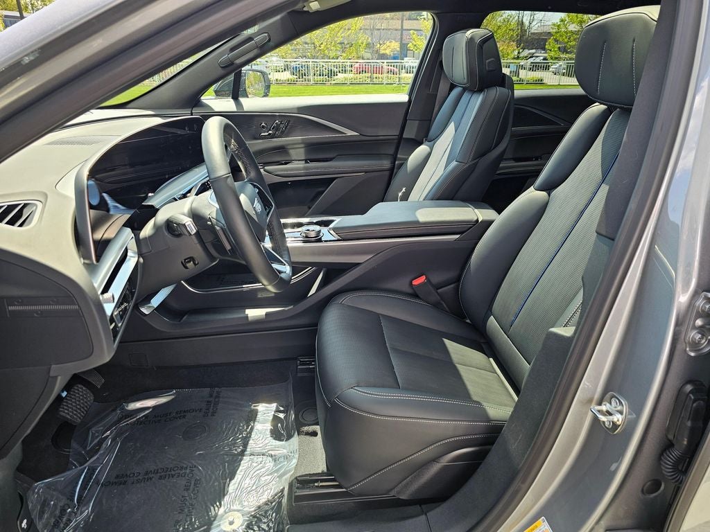 2025 Cadillac LYRIQ Sport